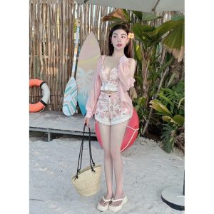 cách dùng mũ cói mix đồ với phụ kiện đi biển 